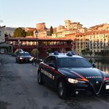 Chiamano i Carabinieri per un furto e vengono beccati con la droga in camera