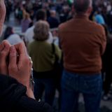 #732 Roma si sveglia senza Papa, San Pietro blindato, eventi annullati tra cofanetti e rosari già è mercato di souvenir e altre storie
