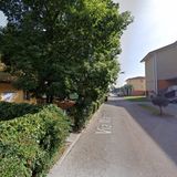 Esibizionista si denuda davanti all’asilo nido: arrestato per atti osceni