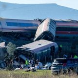 Spagna: Toledo, sale il numero di morti nello scontro tra due treni. La Farnesina: “A bordo 5 italiani”