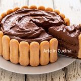 Torta spumone al cioccolato: dolce cremosissimo con savoiardi