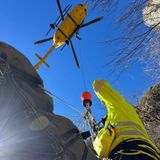 Vola dalla parete mentre arrampica da solo: alpinista soccorso in elicottero