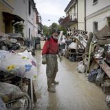 "Con i piedi nel fango", gli scatti di Frasca nei giorni dell'alluvione in mostra in Assemblea