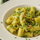 Pasta Risottata alle Zucchine: la Ricetta Cremosa in una Sola Pentola