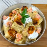 Pasta con crema di pomodorini gialli e mazzancolle