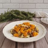 Tagliatelle al ragù bianco di zucca e carne