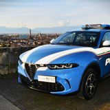 Inquilino acciuffa un ladro intento a portar via il monopattino della vicina di casa