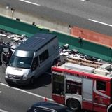 Incidenti stradali, quattro morti sulla Torino-Milano: 70enne contromano. Nel barese vittima una donna incinta