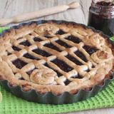 CROSTATA CON FROLLA ALLE MANDORLE E MARMELLATA