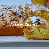 Crostata morbida mele e amaretti: versata in teglia