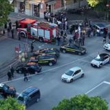 Modena, auto falcia i passanti, fermato un 31enne psichiatrico