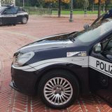 Gira in suv con targa alterata e senza assicurazione: denunciata