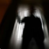 UOMINI OMBRA, silenziose presenze nel buio