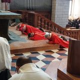 “La Pasqua liberi il potere umano dall’onnipotenza: limiti e fragilità siano luce”
