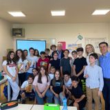 Gli studenti della classe 1D con la prof.ssa M. Turano, intervistano il prof. G. Trebisacce