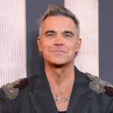 Robbie Williams spiega come non sempre essere famosi sia facile, e racconta di quando con dei bigliettini ha declinato le richieste dei fan.