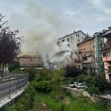 Fiamme nella villetta in centro, attimi di paura in Via Lungo Agno. Video