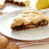 Crostata con amaretti,marmellata e mele,detta anche Amamela