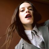 Francesca Michielin a Sanremo2025. All'Ariston 2ª nel 2016 con Nessun Grado Di Separazione, esordì vincendo X Factor nel 2011 a soli 16 anni