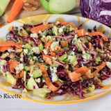 Insalata di cavolo cappuccio rosso con mele e noci