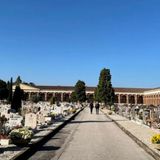 Erba alta, serve lo sfalcio, il Comune chiude i cimiteri per lavori