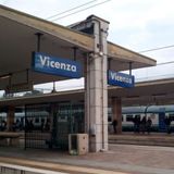 Incendio tra le stazioni di Verona Porta Nuova e Porta Vescovo: disagi anche a Vicenza