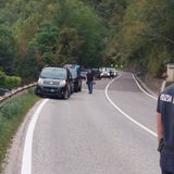 Auto finisce fuori strada “cappottata”. Muore sul colpo un 52enne, c’è anche un ferito