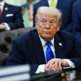 España en el mundo: La peculiar forma de negociar de Trump en Irán y el nuevo desplante de Albares al rey