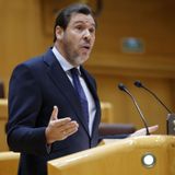 El senador del PP que ha puesto contra las cuerdas a Puente: "La soldadura entre Sánchez y el ministro es evidente"