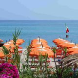 Spiagge vuote “E’ colpa del caro ombrelloni e lettini?”