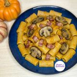 Rigatoni integrali con crema di zucca, funghi e pancetta