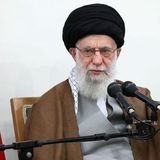 Tensione Iran-Usa, scambio di accuse tra Trump e Khamenei. Torna Internet