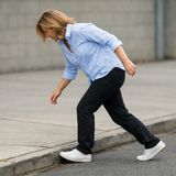 Shoulders lock mid stride
