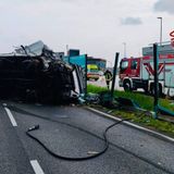 Valsugana: autista perde il controllo del camion, che abbatte la barriera e salta la carreggiata