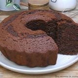 Ciambellone all'acqua al cacao più soffice del mondo: altissimo, senza burro e senza latte