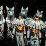 La danza luminosa delle volpi giganti in prima nazionale per il via a Operaestate