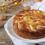 Torta di mele con marmellata e amaretti secchi