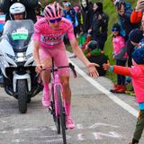 Il Grappa è rosa: in migliaia sulle strade del Giro. E scatta la Pogačar-mania