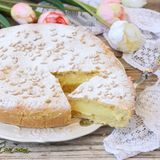 Torta della nonna morbida e cremosa