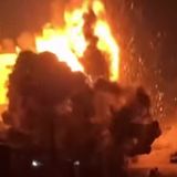 Gaza sotto attacco alla vigilia dei negoziati. Fiumicino arrivati 18 italiani della Flotilla