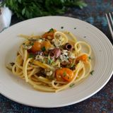 Pasta alici e datterini gialli