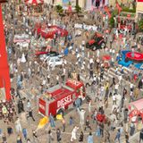Diesel “gioca” con la piazza di Breganze: ecco la sfilata visionaria