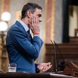 El editorial de Carlos Cuesta: Una semana que habría tumbado cualquier Gobierno