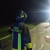 L’auto “scivola” fuori strada e si rovescia sulla fiancata. Due anziani ricoverati in ospedale