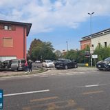 Carambola sulla Marosticana: auto finisce dentro un negozio, due feriti