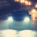 Ostrzeganie światłami o kontroli drogowej