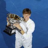 Tennis, Sinner conquista gli Australian Open: primo italiano a vincere tre Slam