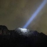 Festa dei Oto: Ossario del Pasubio e Monte Berico uniti da un fascio di luce – FOTONOTIZIA