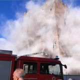 Crolla a Roma la Torre dei Conti, operaio tra le macerie