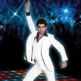 Saturday Night Fever: venduto all'asta l'iconico abito bianco, indossato da John Travolta nel film cult del 1977 con la musica dei Bee Gees.